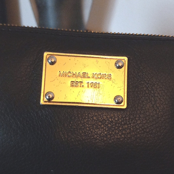 Michael Kors wallet - Picture 2 of 15